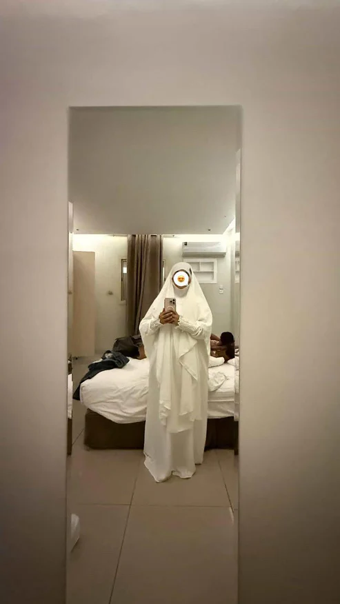 ✨ Presenting: Burkhawala Premium White Abaya with Attached Khimar & Nose Piece ✨ - Image 4